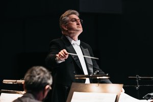 Klaipėdos festivalio „Symphonic Adiemus“: Tomas Ambrozaitis apie muziką, bendrystę ir skambesį