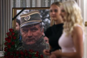Belgrade surengta atminimo ceremonija mirusiam karo nusikaltėliui R. Mladičiui