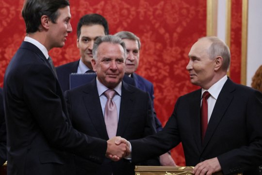 Karas Ukrainoje. Aiškėja daugiau detalių, ką JAV pasiuntiniai aptarė su V. Putinu