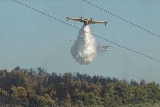 Siaubinga nelaimė Graikijoje: per aviacijos šventę sudužo naikintuvas, žuvo abu pilotai