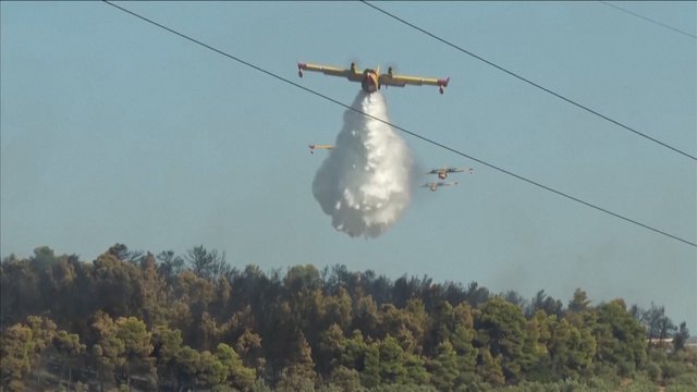 Siaubinga nelaimė Graikijoje: per aviacijos šventę sudužo naikintuvas, žuvo abu pilotai