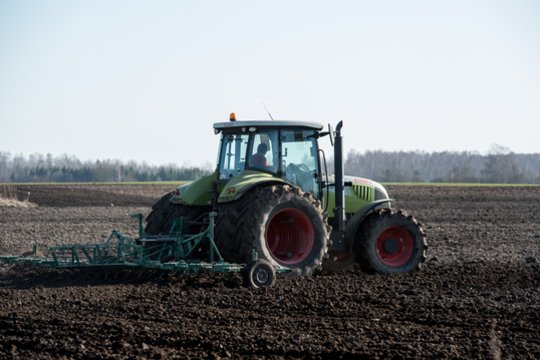 Ūkininkai po audros fiksuoja vis didesnę žalą, nerimaujama ir dėl žieminių javų sėjos