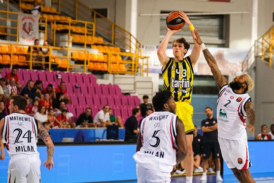 Buvusio žalgiriečio nesustabdžiusi Šaro „Fenerbahce“ pasiekė dramatišką pergalę