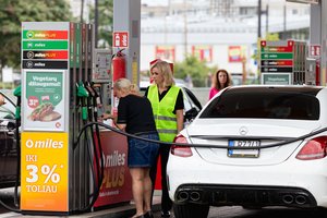 Savaitė vairuotojams prasidėjo degalų kainų pokyčiais: pabrangimo nepamatyti neįmanoma