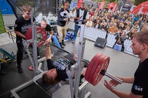 Įspūdingas rekordas: Vilniaus centre išspausta net 280 kilogramų štanga
