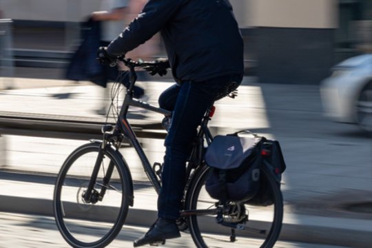 Inicijuos KET paketimus, susijusius su dviratininkais: atsirastų daugiau galimybių saugiai aplenkti