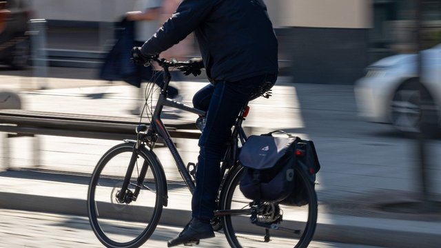 Inicijuos KET paketimus, susijusius su dviratininkais: atsirastų daugiau galimybių saugiai aplenkti