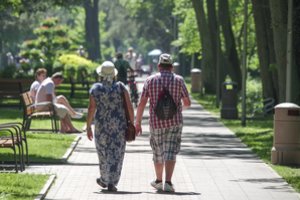Šilumą vėl nuplaus liūtys: skelbia, kurią dieną termometrų stulpeliai kils net iki 28 laipsnių