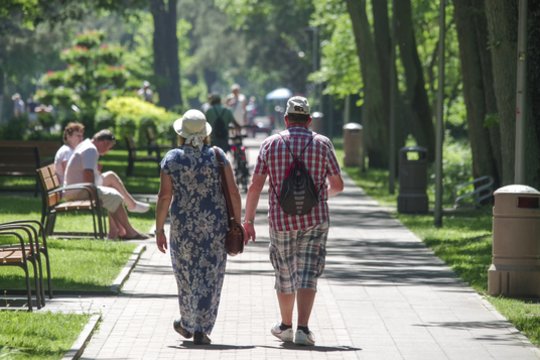 Šilumą vėl nuplaus liūtys: skelbia, kurią dieną termometrų stulpeliai kils net iki 28 laipsnių