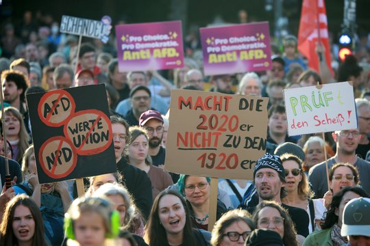 Po AfD pergalės rinkimuose – tūkstantiniai protestai visoje Vokietijoje