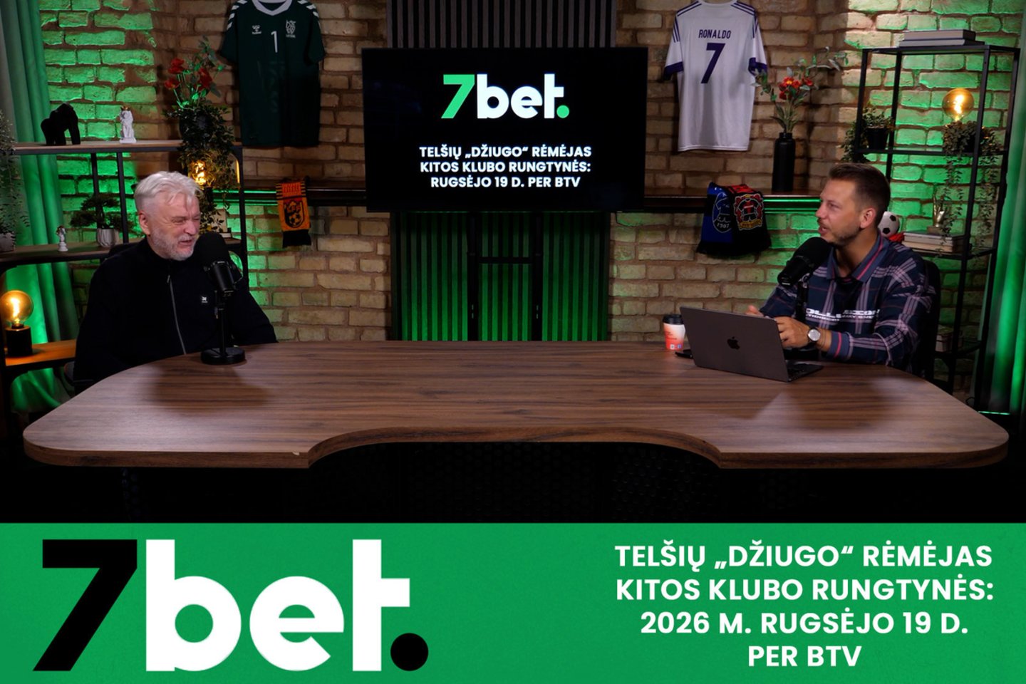 Futbolo komentatorius Nerijus Kesminas bei buvęs futbolininkas ir komentatorius Ervinas Kvitkauskas.