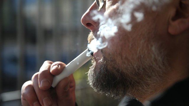S. Čaplinskas, A. Bagdonas, J. Poderis: ar drausti saldainių skonio cigaretes?