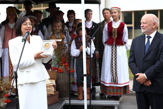 Manipuliacija? Politikams pasidžiaugus Lietuvos jaunuolių rezultatais parodė tikrąjį vaizdą