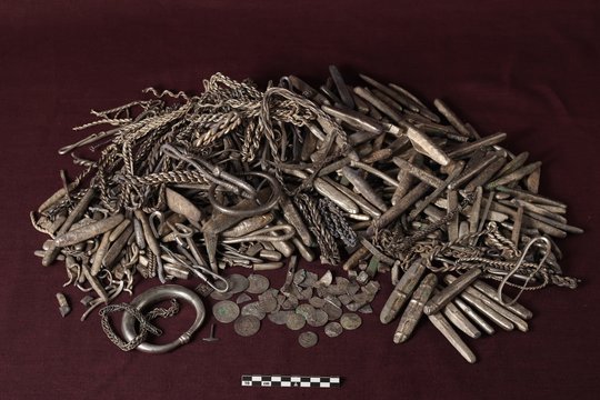 Dirbdamas sode atrado didžiausią šalyje šio laikotarpio sidabro lobį
