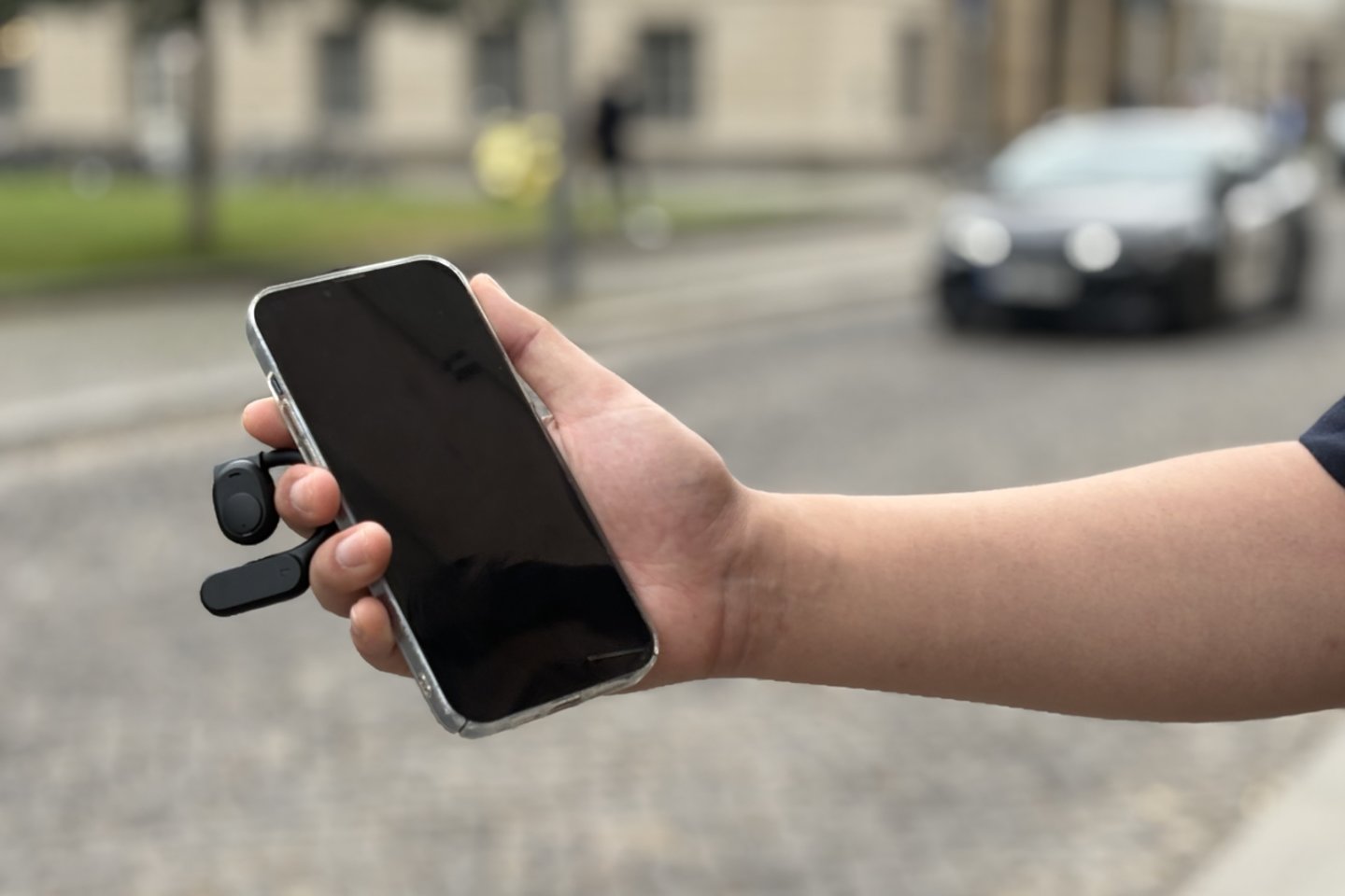 Žmonės Berlyne atvirai papasakojo, pagal kokius kriterijus renkasi telefoną.<br> V.Gustytės nuotr.