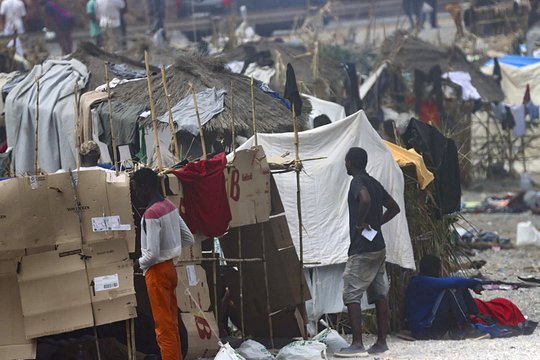 Ispanija nusprendė išslaptinti žvalgybos pranešimus apie migrantų antplūdį į Seutą