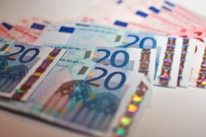 Naftos kainos vėl artėja prie 100 JAV dolerių už barelį