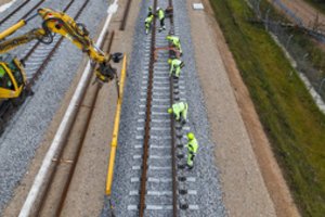 „Rail Baltica“ ruože Šveicarija–Žeimiai baigiami bėgių suvirinimo darbai