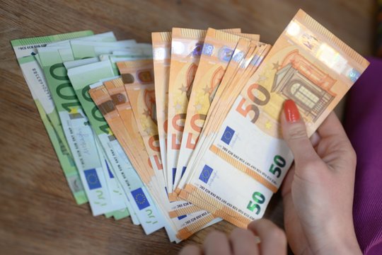Siūlymui 3 kartus didinti leistiną atsiskaitymo grynaisiais sumą nepritarta: Vyriausybė įžvelgė riziką