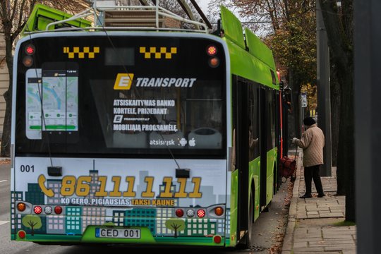 Kaune dėl netikėtos priežasties sutriko troleibusų eismas: įspėja apie vėlavimus