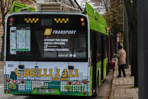 Kaune dėl netikėtos priežasties sutriko troleibusų eismas: įspėja apie vėlavimus