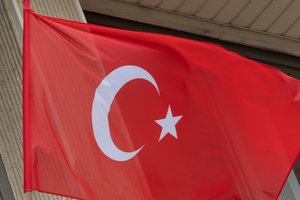 Sulaikytas turistas britas, spjovęs į Turkijos vėliavą