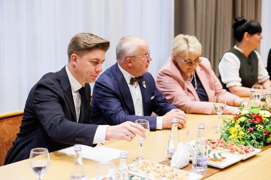 Aiškėja Vyriausybės rengiamo Šeimos paketo detalės: M. Sinkevičius įvardijo, kiek lėšų tai pareikalaus