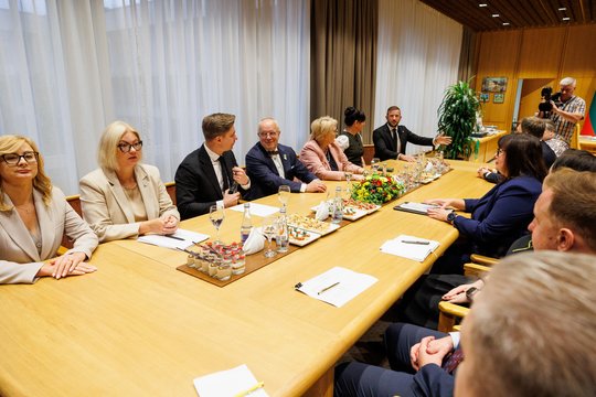 Aiškėja Vyriausybės rengiamo Šeimos paketo detalės: M. Sinkevičius įvardijo, kiek lėšų tai pareikalaus