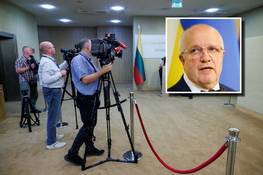 Tarp valdančiųjų ir žurnalistų – fizinis atitvaras: Seimo vadovas pateikė paaiškinimą