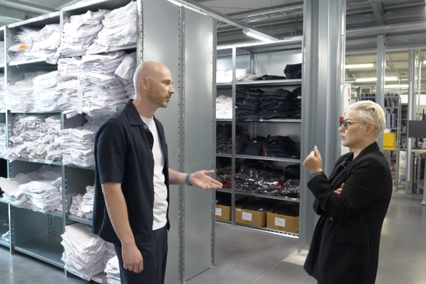 Naujausioje laidos „Noriu dirbti“ serijoje specialistai paneigs ne vieną įsitvirtinusį mitą – nuo požiūrio į slaugos centrus iki įsitikinimo, kad darbo drabužius visuomet paprasčiau įsigyti nei nuomoti.<br>Laidos stop kadras