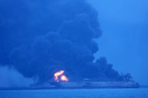 Incidentas Kinijos uoste: užsiliepsnojo užsienio laivas, praneša apie „labai daug“ nukentėjusiųjų