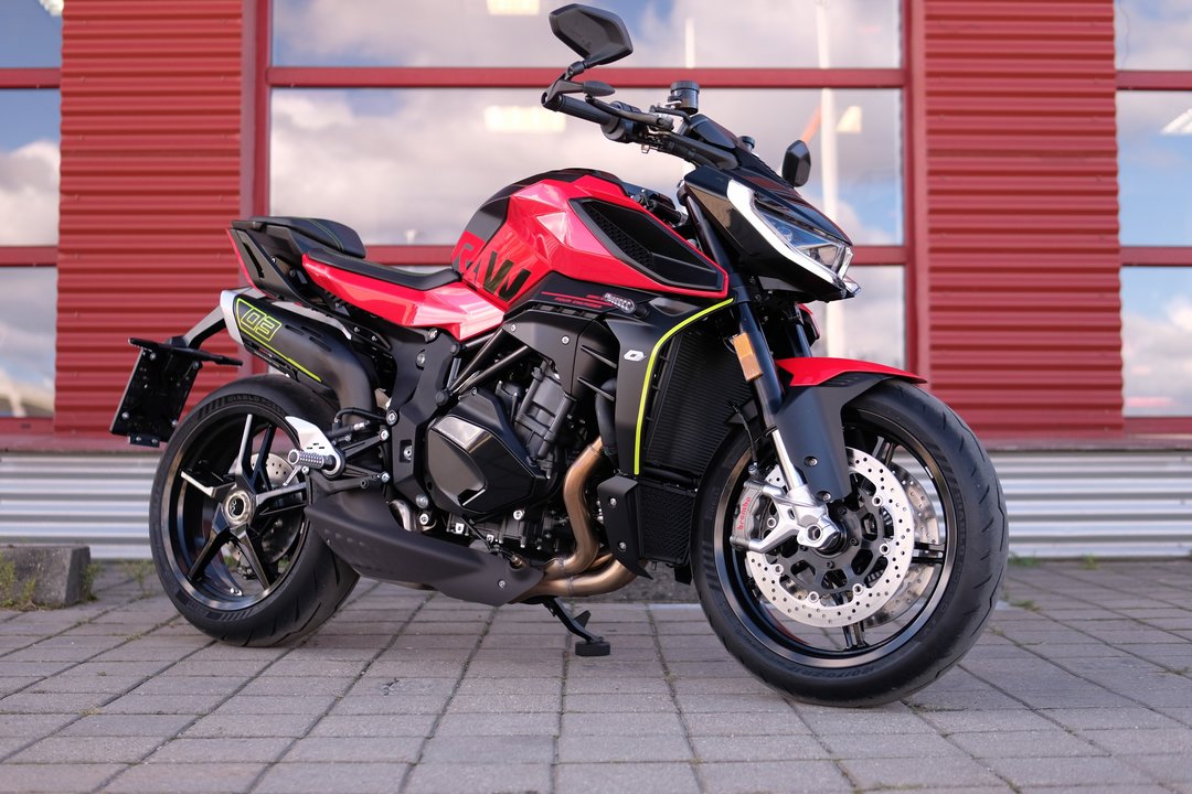 Lietuvoje ką tik pristatė „QJMotor SRK921“: itališkas dizainas ir širdis, bet kodėl toks pigus
