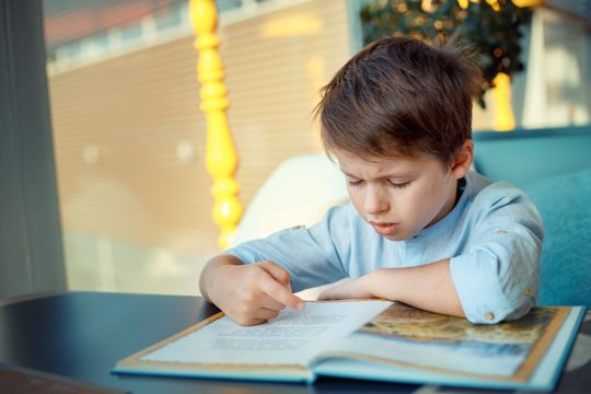 Tarptautiniai rezultatai siunčia nerimą keliantį signalą: ar skaityti vaikus pradedame mokyti per vėlai?