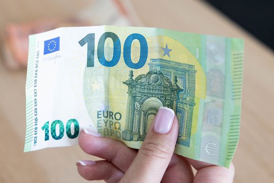 Nemaloni žinia iš ECB: už paskolas mokėsime daugiau