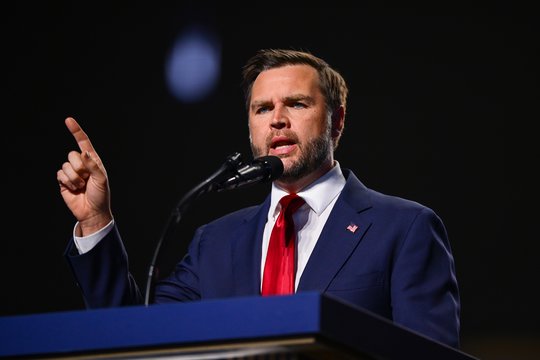 J. D. Vance‘as savo kalboje užsipuolė demokratus: tai neapykantos partija