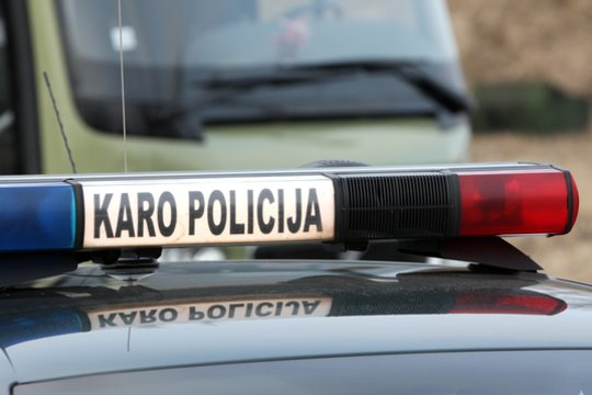 Vilniaus rajone į avariją pateko kario vairuojamas tarnybinis automobilis, sužeisti du žmonės