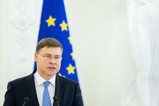 V. Dombrovskis: ES galėtų turėti naujų narių jau iki 2030 metų