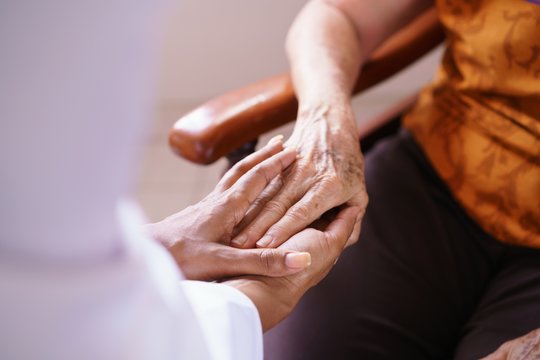 JK parlamente atmestas įstatymo projektas, kuriuo siekiama legalizuoti eutanaziją Anglijoje