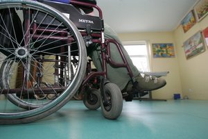Reikalauja užtikrinti valstybės pagalbą žmonėms su sunkia ir kompleksine negalia
