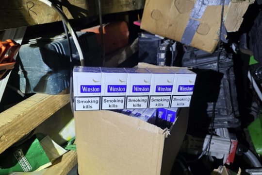 Muitinės ir VMI pareigūnai krėtė Kauno Aleksoto turgaus prieigas: rasta nelegalių cigarečių ir alkoholio