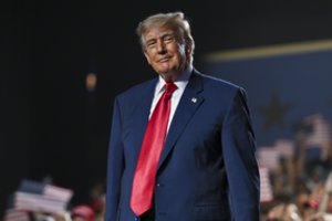 D. Trumpas lankosi Airijoje