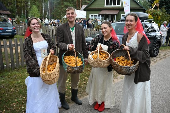  Varėnos miškuose įsisuko Grybų šventė: dalyviai pribloškė savo laimikiu
