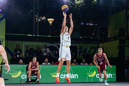 Europos čempionato finalo pakartojimą pralaimėję Lietuvos trijulių krepšininkai grupėje liko antri