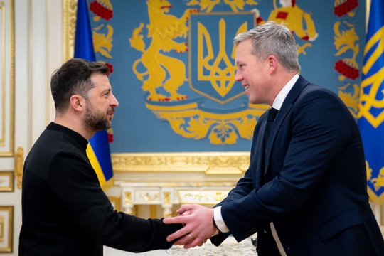 Buvęs JAV pareigūnas prabilo apie santykių su Ukraina užkulisius