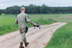 Oro pavojus: paaiškėjo, kad radarai užfiksavo ne droną, o skrendančių paukščių būrį