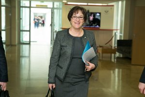 B. Vėsaitė siūlo naują draudimą kovai su dezinformacija: paliestų dirbtinį intelektą