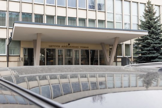 Dėl tarnybinio telefono pasisavinimo nuteista Radviliškio politikė prašo LAT nutraukti jos bylą