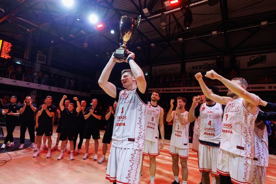 Trenerio išvarymu pažymėtose rungtynėse šaltą dušą išgyvenęs „Rytas“ triumfavo „Satchel“ taurėje