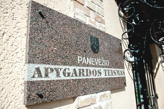 Nepilnametę labirintų parke Anykščių rajone išžaginęs klounas lieka laisvėje