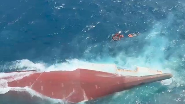 Mirtina kelto avarija Indonezijoje: dingo daugiau nei 129 žmonių, baiminasi, kad keleiviai vis dar įstrigę laive